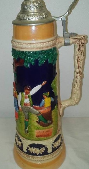 lot 70 image: HUGE Beer Stein