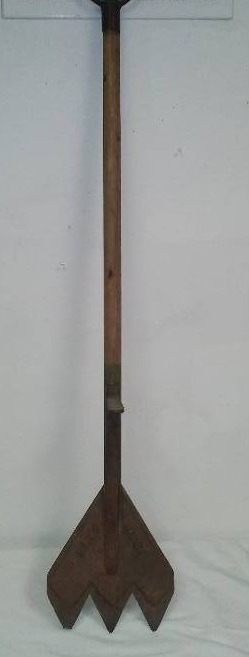 lot 71 image: Vintage Hay Bale Knife Fork