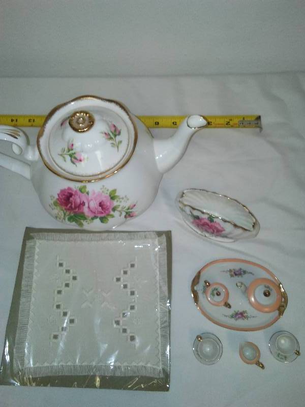 lot 72 image: Teapot and Miniatures