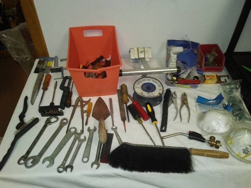 lot 87 image: Huge lot of hand tools and hardware