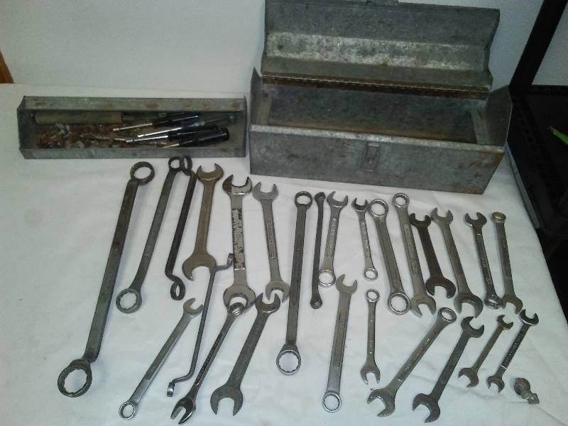 lot 89 image: 26 Open end box enclosed wrenches, most craftsman with galvanized tool box