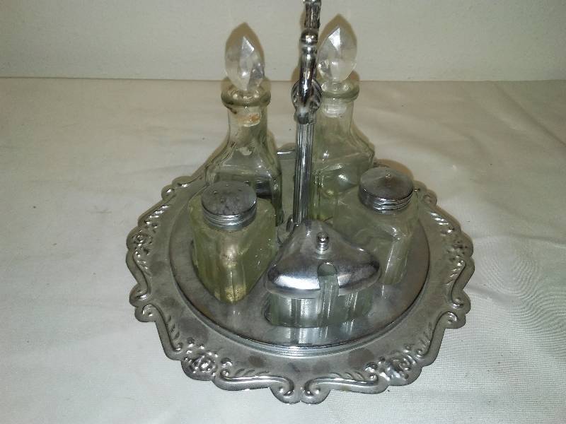 lot 110 image: Vintage condiment turnstile carousel, SP, OV, Sugar