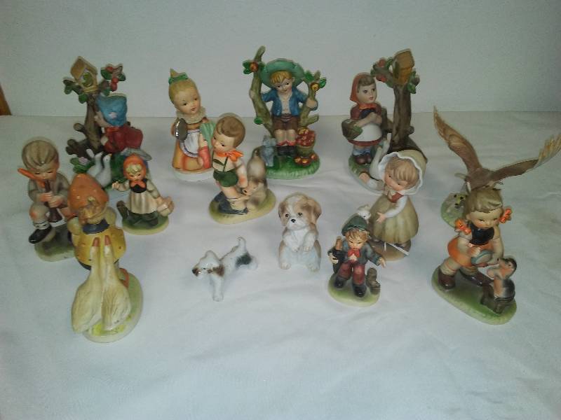 lot 115 image: Misc. Figurines
