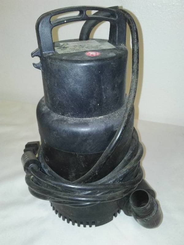 lot 121 image: Beckett PS 3900A Submersible pump, works and looks to be unused