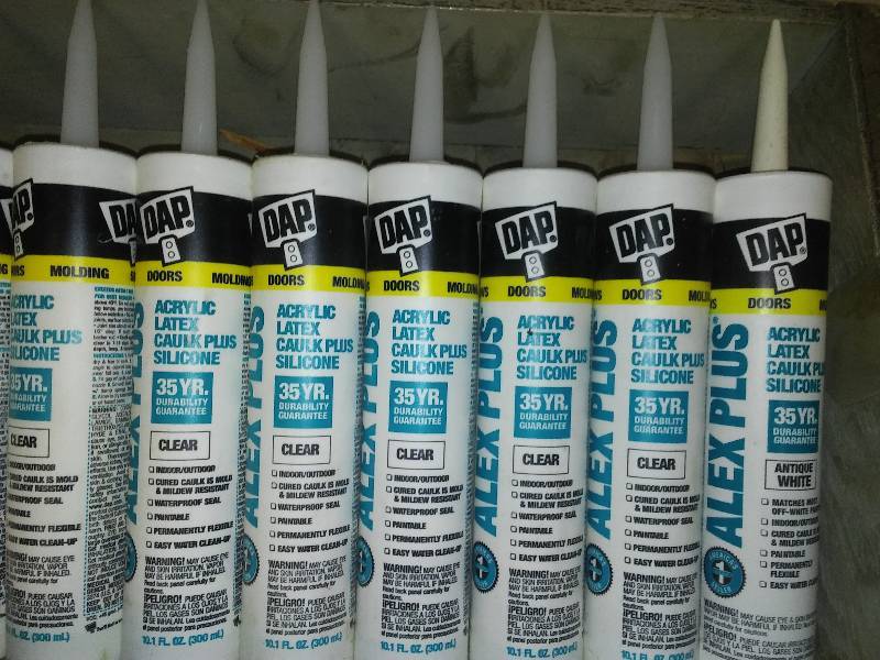 lot 125 image: 17 new tubes of caulk products