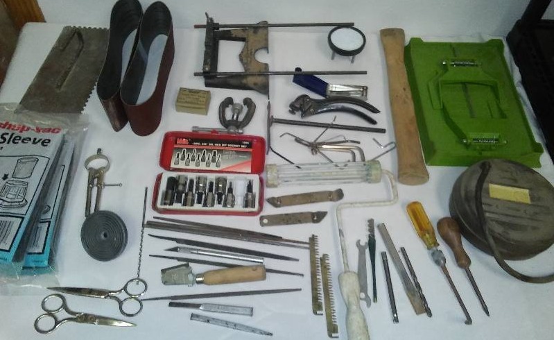 lot 130 image: Misc. Tools, 9 pieces 38 Hex bit set, barbeque rotisserie that barks like a dog . . .