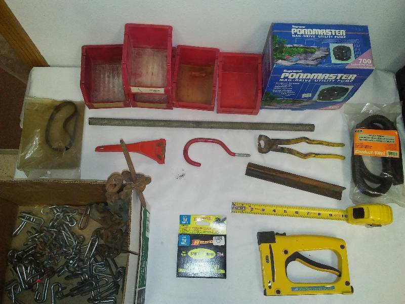 lot 132 image: Tools Logan Dual Drive Point Driver, chain crimpers, Pondmaster pump and more