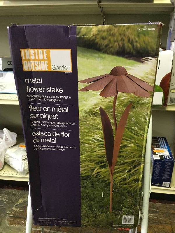 lot 541 image: METAL FLOWER STAKE, MSRP $19.99