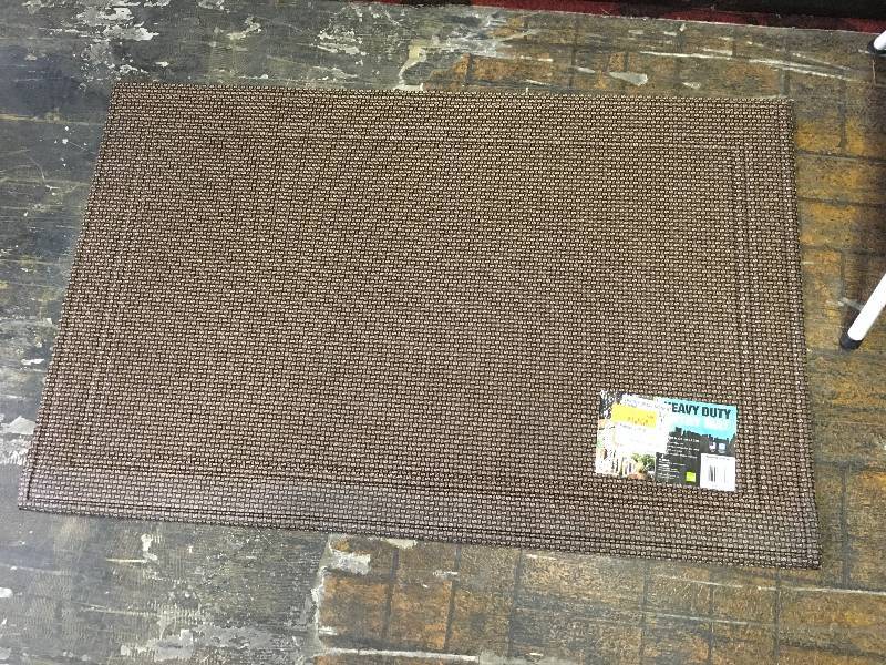 lot 548 image: APACHE 30X47 MANHATTAN HEAVY DUTY ENTRY MAT, MSRP $13.99
