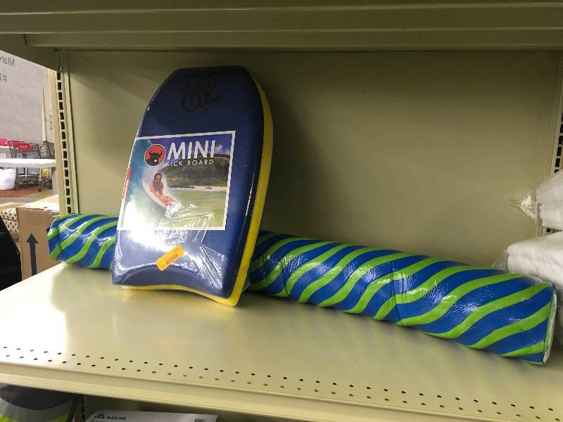 lot 555 image: 662 MINI KICK BOARD 2PK, MSRP $14.99 AND POOL NOODLE, MSRP $17.99