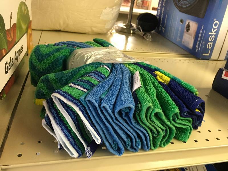 lot 535 image: 12PK 2PLY TERRY WASHCLOTH, MSRP $7.99