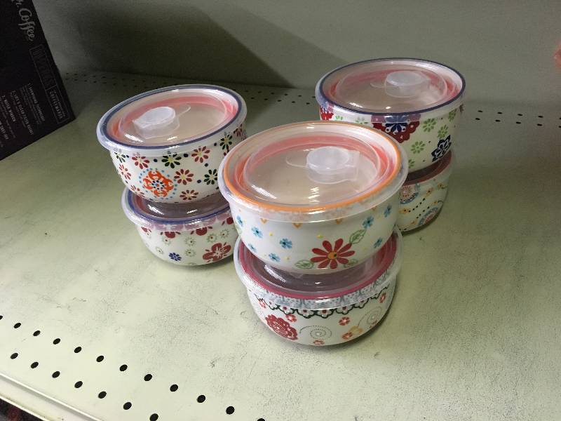 lot 574 image: SET OF 6 BOWLS WITH COVERS, MSRP $19.99