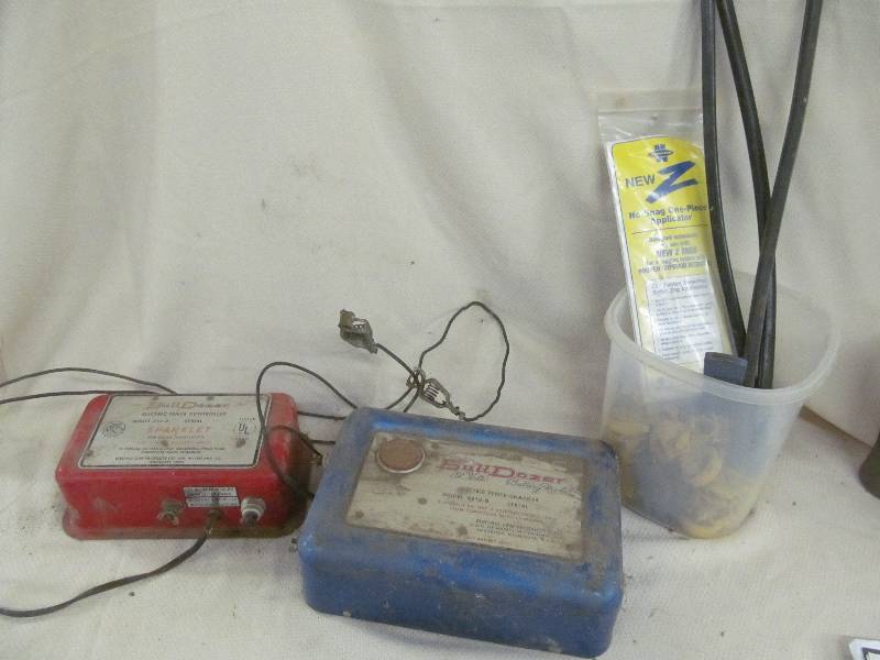 lot 11 image: Bulldozer fencers