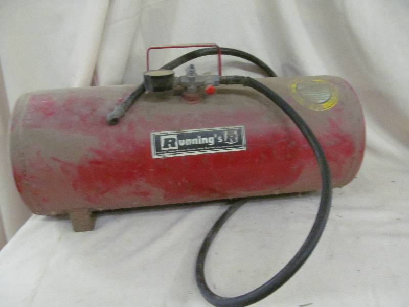 lot 18 image: Runnings air tank