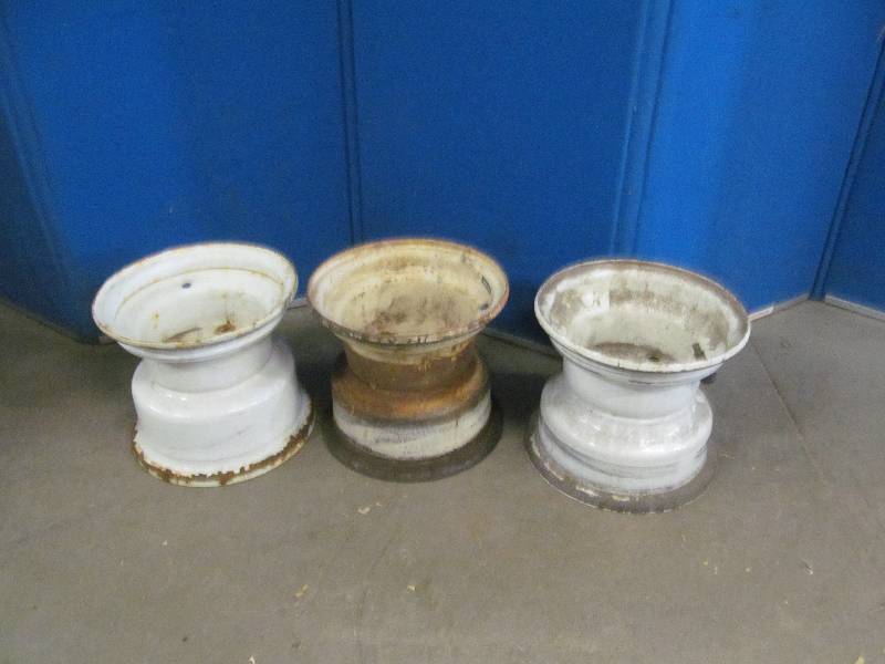 lot 21 image: wheels