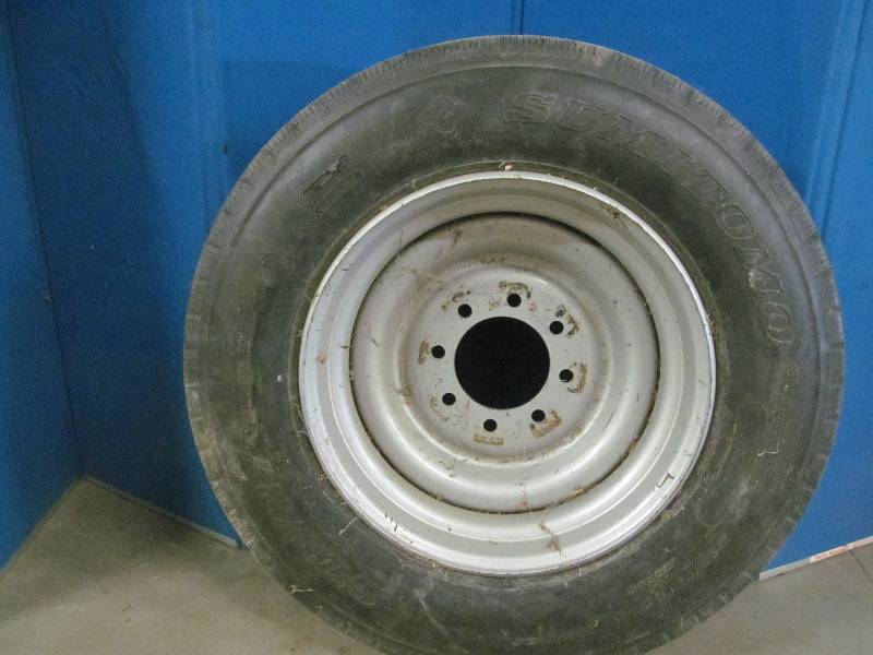lot 23 image: Summit tire