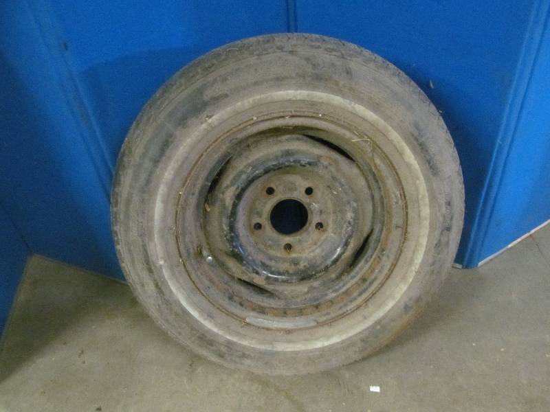 lot 24 image: Passport tire