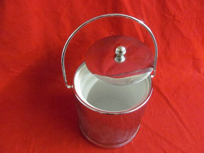 lot 63 image: Champagne bucket
