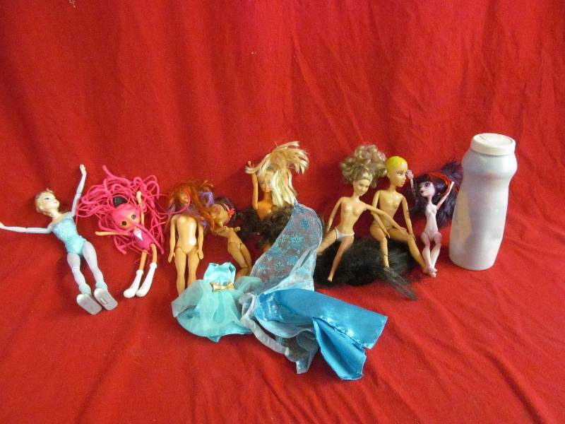 lot 68 image: 1966 Barbie, brat dolls ,clothes