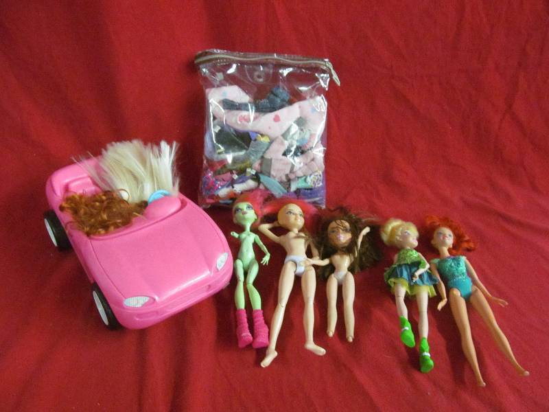 lot 69 image: Barbie car , dolls, clothes