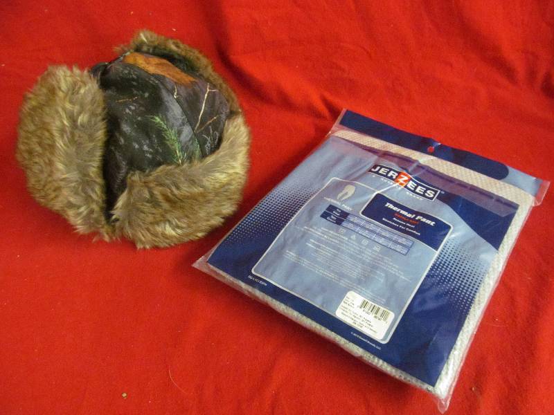 lot 82 image: Real Tree hat, Jerzee thermal pants