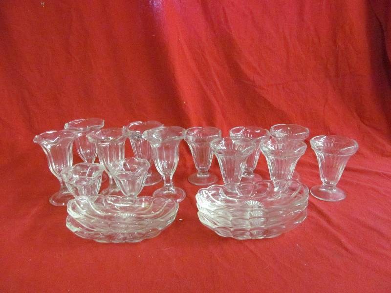 lot 86 image: Sundae glasses ,banana split dishes