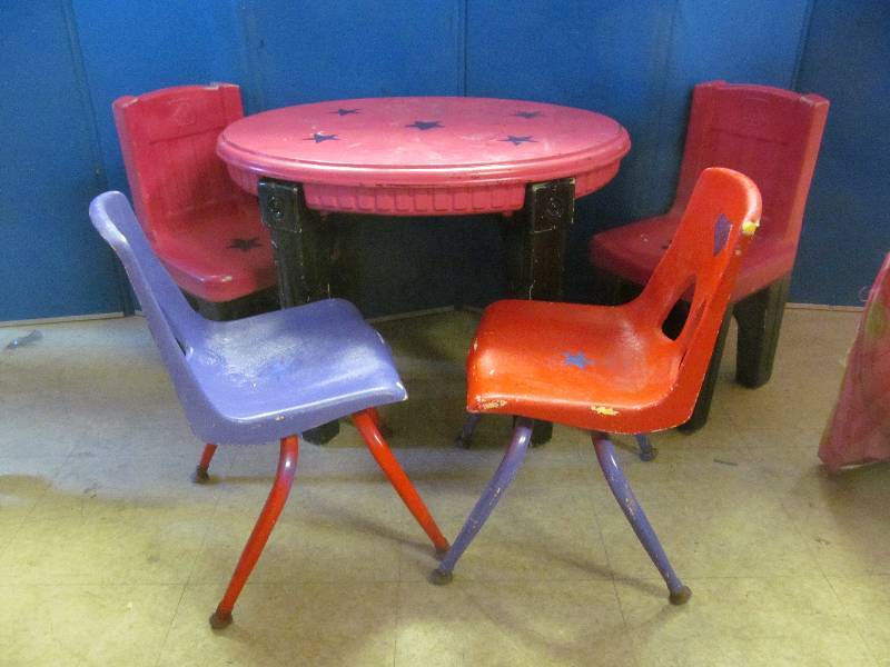 lot 99 image: Step 2 table, chairs