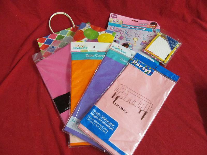 lot 104 image: party supplies