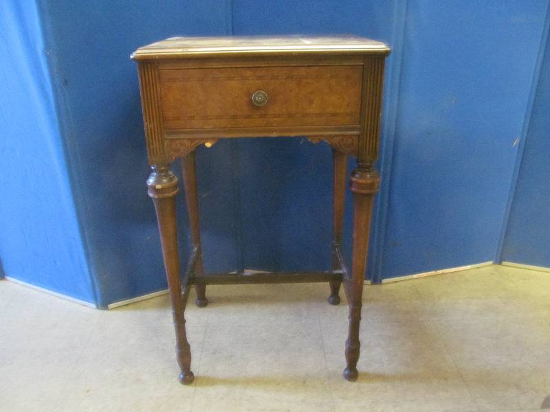 lot 113 image: vintage hall table