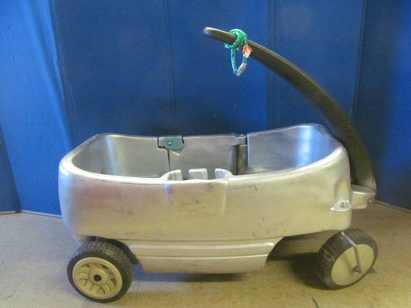 lot 119 image: Step 2 wagon