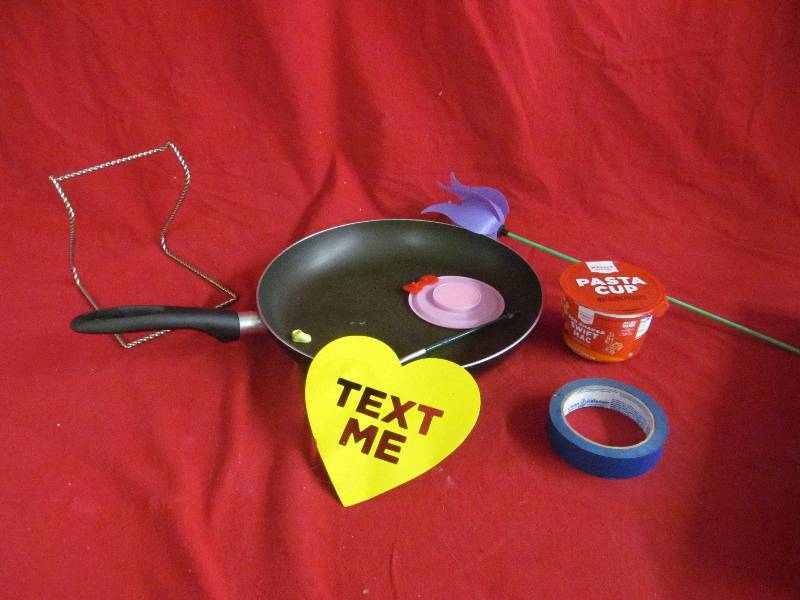 lot 128 image: flower, picture holder, stencil, chef mate fry pan, pasta cup