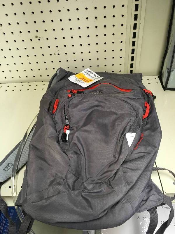 lot 74 image: 9L HYDRATION PACK CRAGIN, MSRP $24.99