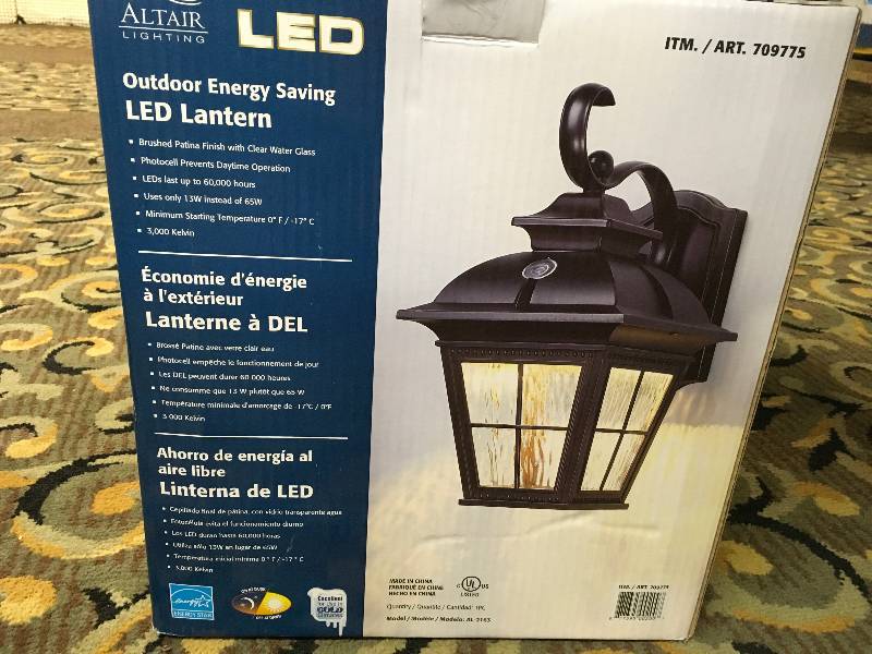 lot 98 image: ALTAIR COACH LIGHT F17, MSRP $34.99