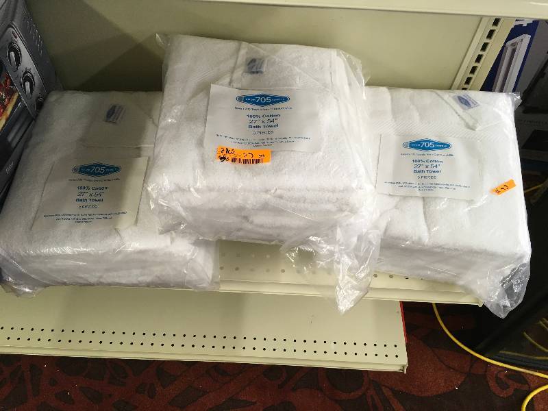 lot 93 image: WHITE BATH TOWELS