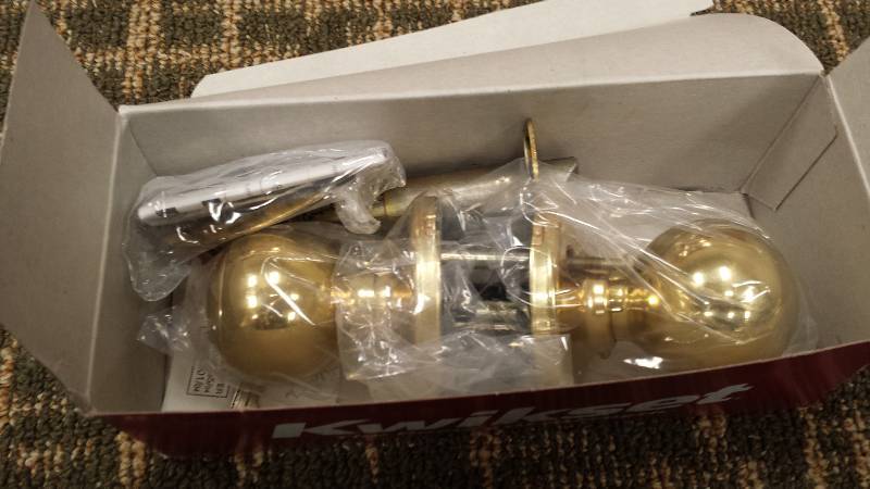 lot 2 image: Kwikset Polo Keyed Vestibule Polished Brass Entry Knob