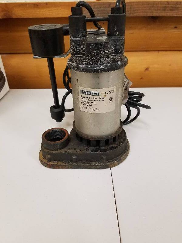 lot 9 image: Everbilt 12 HP Submersible Sump Pump