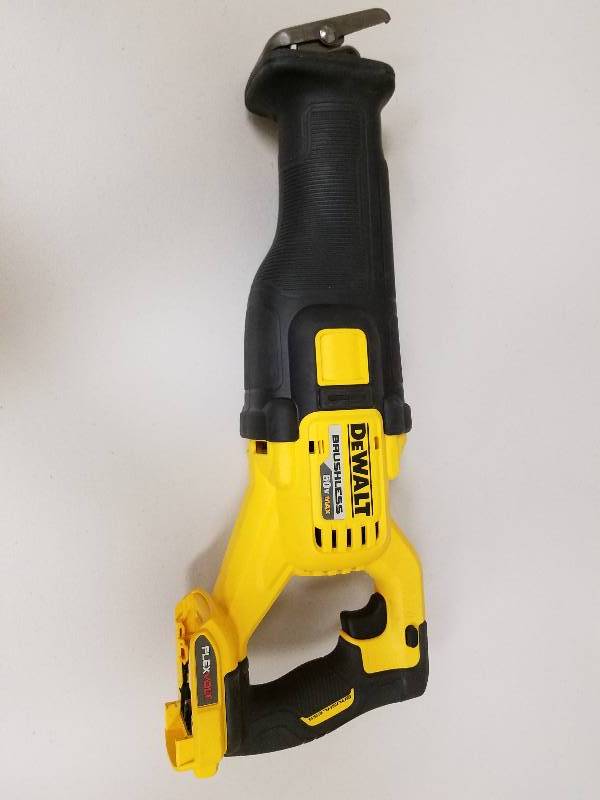 lot 52 image: Dewalt flexvolt 60 volt max lithium ion cordless brushless reciprocating saw (Tool-Only)