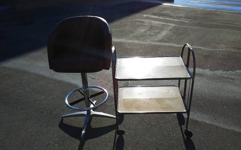lot 12 image: Vintage RollingFolding Bar Or Tea Cart & Nice Padded Bar Stool With Foot Rail