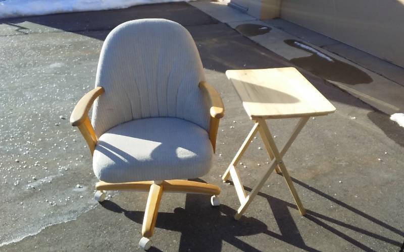 lot 14 image: Rolling Arm Chair, Folding Wood TV Tray