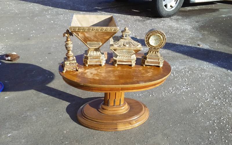 lot 16 image: Oval Wood Table With Gold Detail (French Walnut) 30x18x16 Tall & Fancy Decor Items