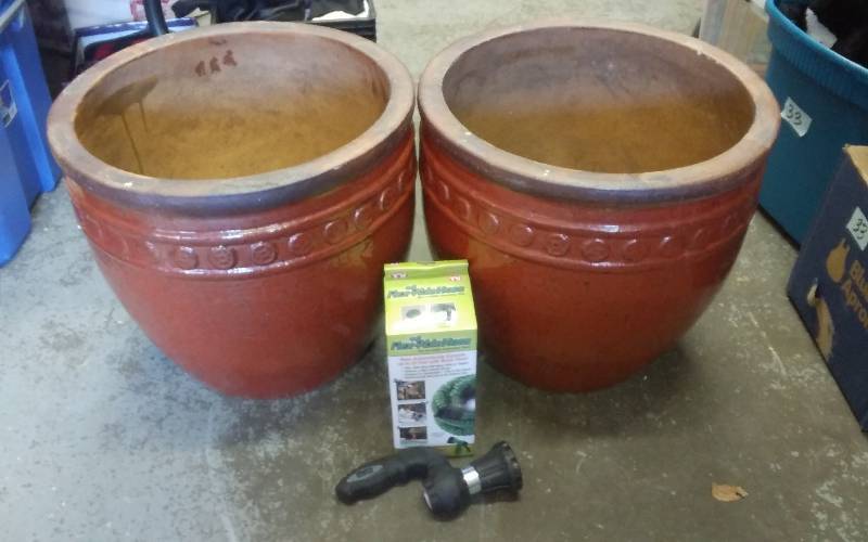 lot 25 image: 2-Large Outdoor Planter Pots (Pottery), Flex Hose, Sprayers