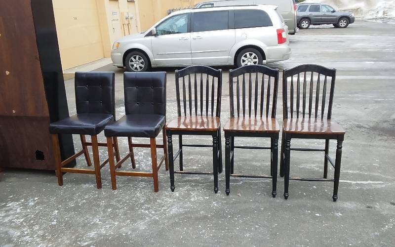 lot 27 image: 5-Counter Height Chairs (2-Vinyl, 3-Painted Wood)