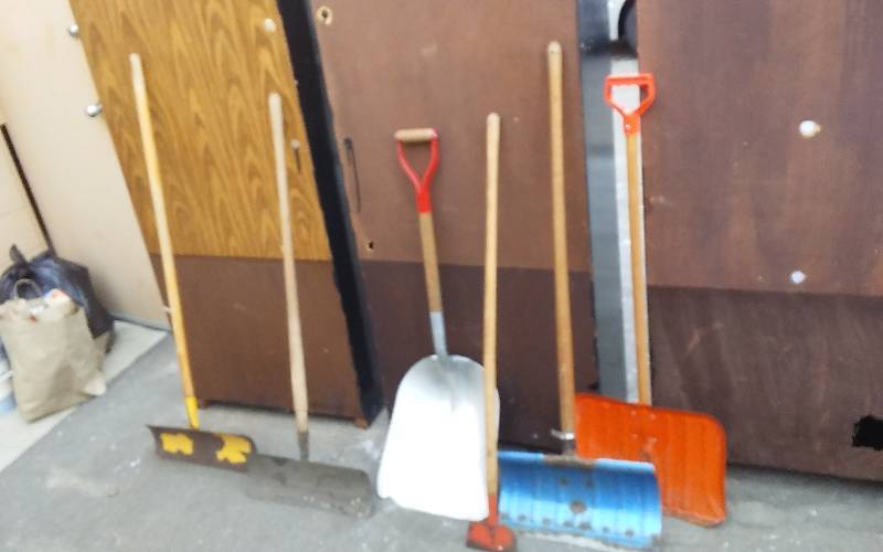 lot 28 image: Lot Of Assorted Snow Shovels, 1-Chipper