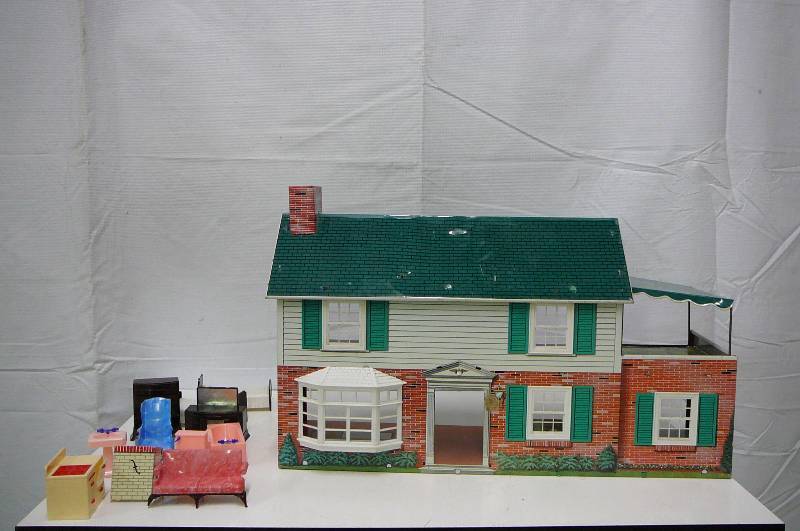 lot 2 image: Vintage Tin Doll House & Furniture