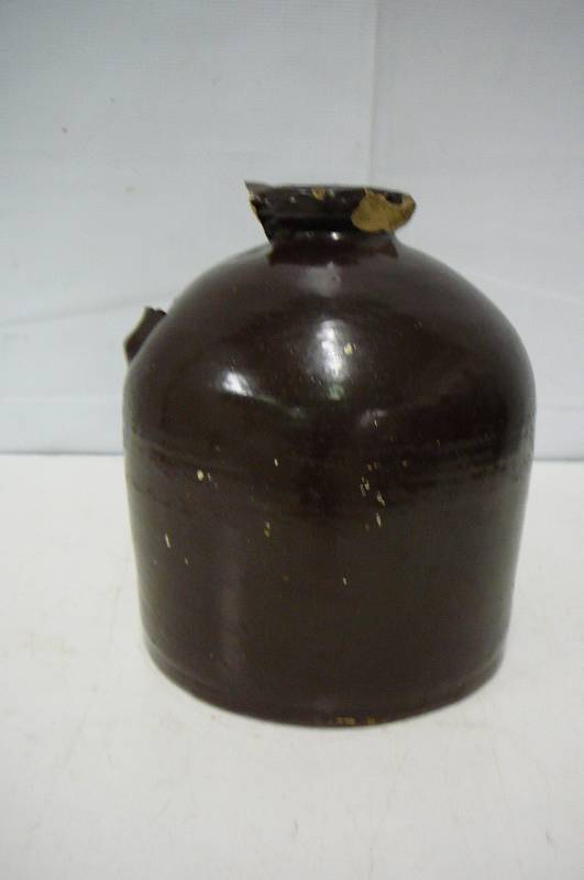 lot 8 image: Vintage Jug