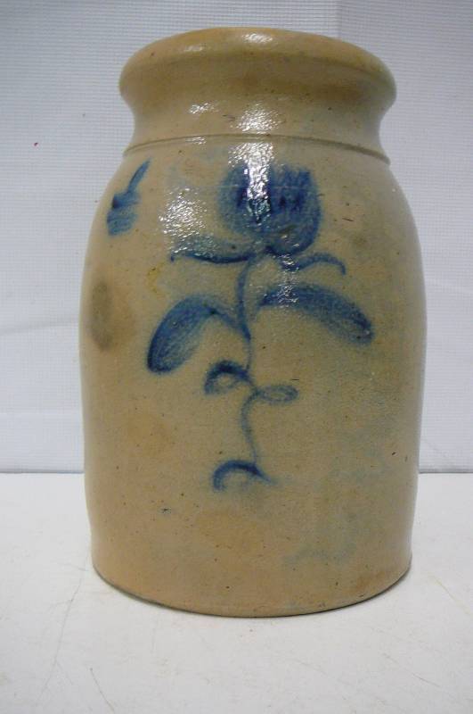 lot 10 image: Vintage Crock 10