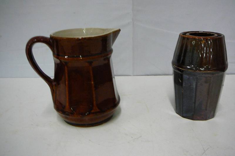 lot 17 image: Pitcher & Vase Peoria pottery