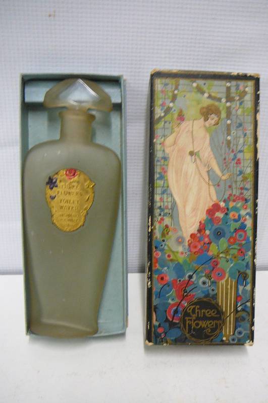 lot 19 image: Antique toilet water bottle and Box (RARE) Three Flowers (New York)