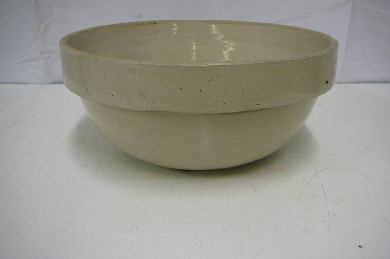 lot 26 image: Vintage Bowl 13