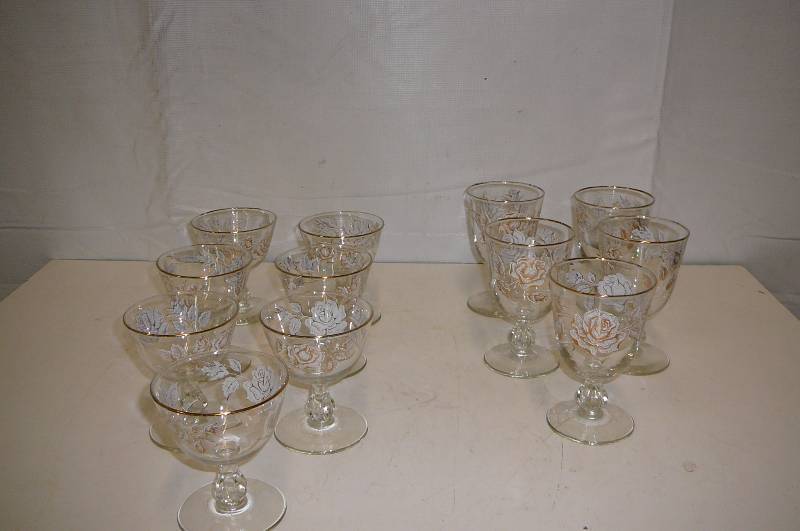 lot 27 image: Glasss 7-5